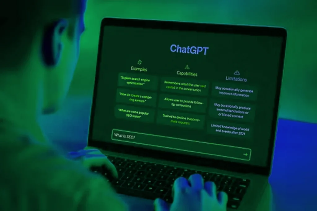Pessoa usando computador para criar conteúdo de IA voltado para melhorar SEO, com foco em estratégias de otimização e marketing digital.