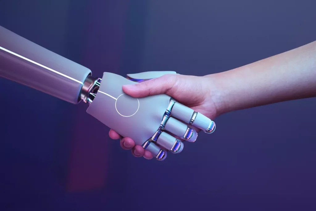 Imagem de uma mão humana e uma mão de robô se cumprimentando, simbolizando a parceria entre inteligência artificial e humanos para otimização de SEO.