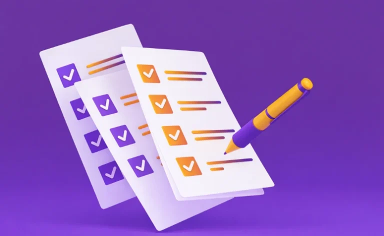 Ilustração 3D de checklist com três folhas sobrepostas em tons de roxo e branco, com ícones de check em laranja e roxo e uma caneta roxa e laranja marcando itens, representando organização e otimização de SEO